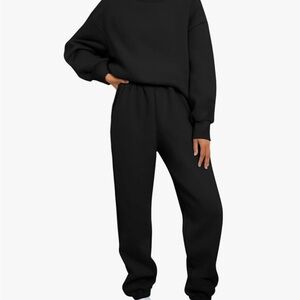 Oversized Black Sweatshirt NWOT‎ (size small)